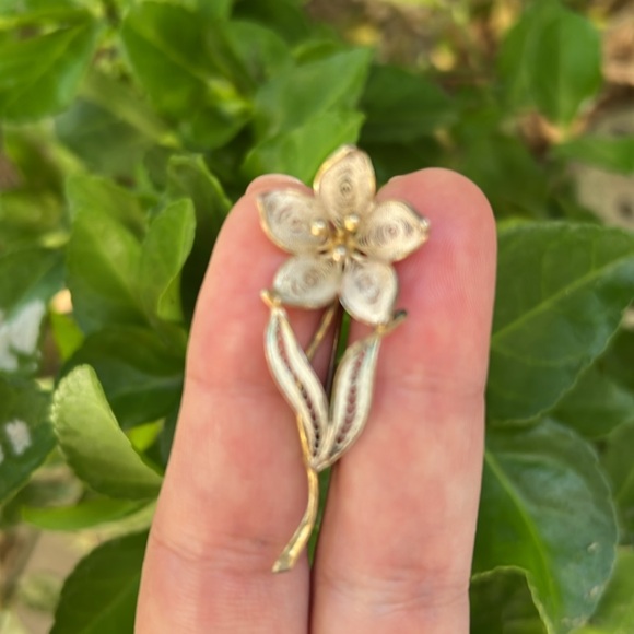 Vintage Floral Filigree Brooch - Picture 17 of 17
